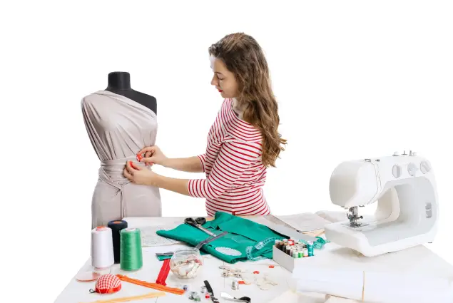 roles and responsibilities of a fashion designer